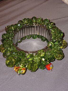 VINTAGE SILVER TONE GREEN GLASS LUCITE PEARL BEAD CLUSTER EXPANDABLE BRACELET